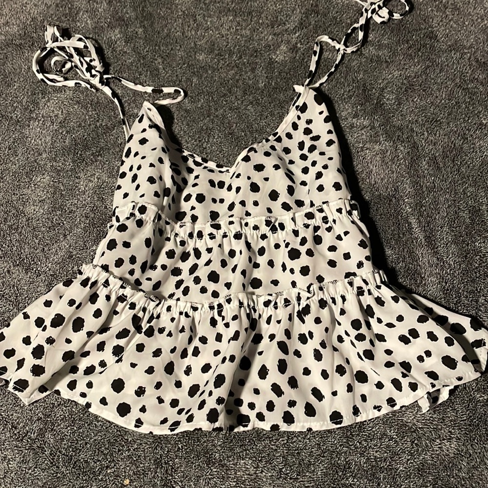 Black and white tie able straps